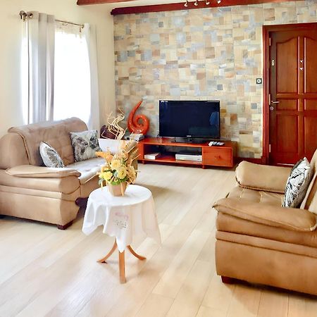Spacious House In Flic En Flac With Shared Pool Flic en Flac Exterior foto