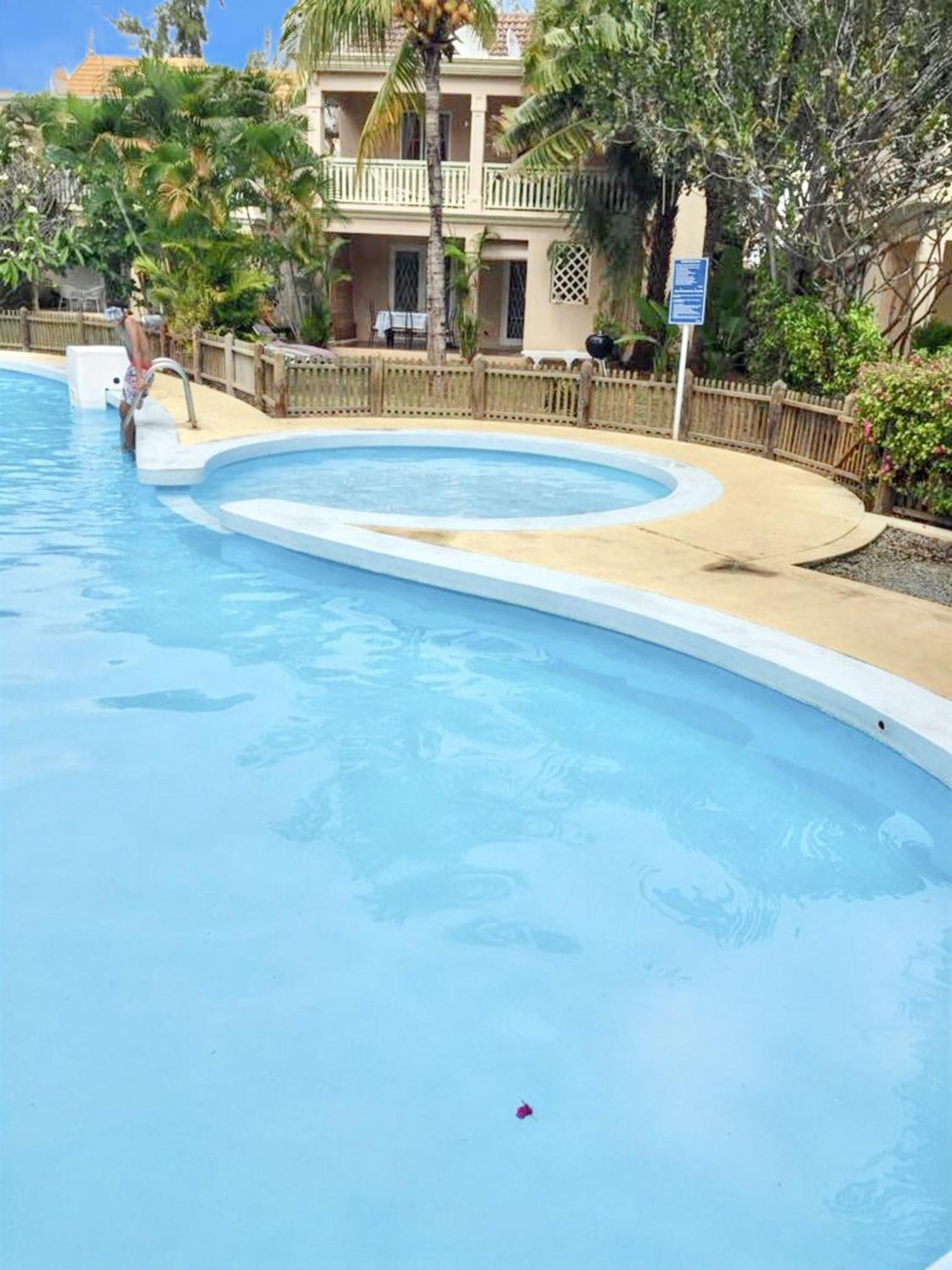 Spacious House In Flic En Flac With Shared Pool Flic en Flac Exterior foto